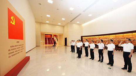 北汽集團領導班子參觀“‘不忘初心、牢記使命’ 中國共產黨歷史展覽”并重溫入黨誓詞