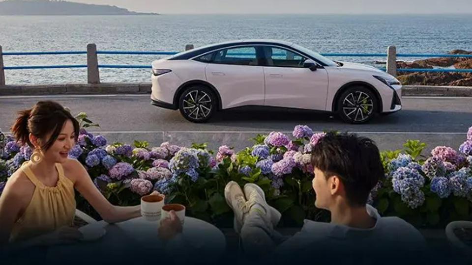 17.68萬(wàn)元起，至高4.4萬(wàn)元限時(shí)權(quán)益 | 北汽極狐阿爾法S5高能超值上市