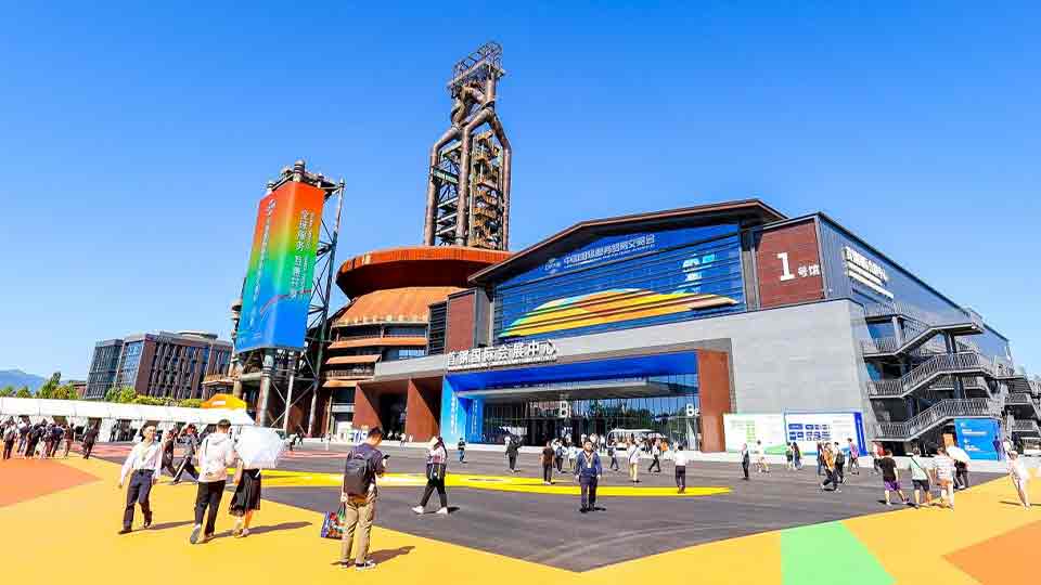 北汽集團純電軍團亮相2024服貿會 享界、極狐擔任大會指定用車