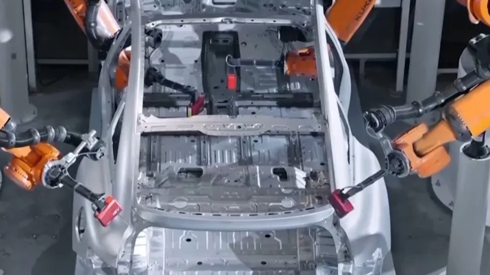 央視新聞《感受活力》欄目走進(jìn)北汽智能工廠 感受高端制造和硬核產(chǎn)品
