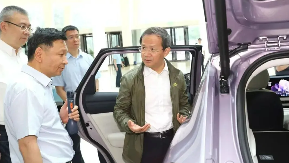 市委副書記、市長殷勇調研北汽集團，強調要當好本市汽車產業(yè)中堅力量